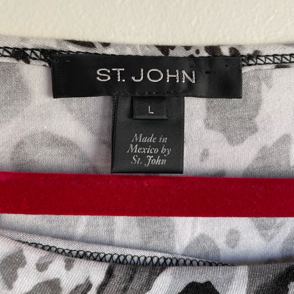 St. John Black and White Animal Print 3/4 Sleeve Knit Shirt Size L - Picture 5 of 7